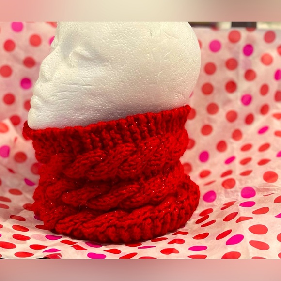 Handmade Hand Crafted Sparkly Red Cable Knit Cowl - Picture 2 of 5